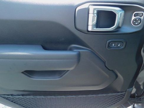 New 2025 Jeep Wrangler Unlimited Rubicon w/ Technology Group image 23