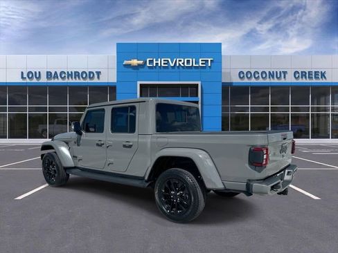 Used 2022 Jeep Gladiator Overland image 6