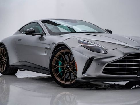 Used 2025 Aston Martin V8 Vantage Coupe RWD image 2
