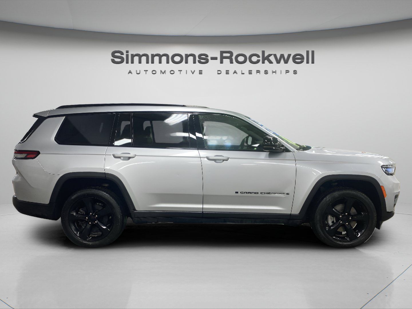 Used 2023 Jeep Grand Cherokee L Laredo AWD/4WD image 6
