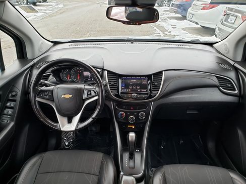 Used 2020 Chevrolet Trax LT w/ LT Convenience Package image 13