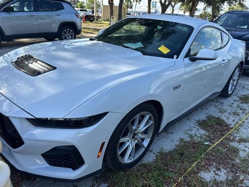 Used 2025 Ford Mustang GT Premium RWD image 3