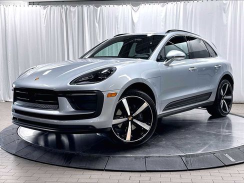 Used 2023 Porsche Macan AWD/4WD image 1