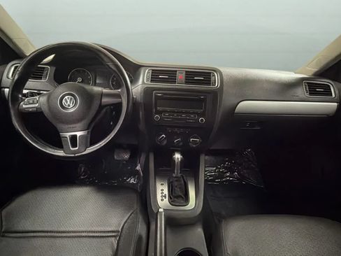 Used 2013 Volkswagen Jetta SE FWD image 9