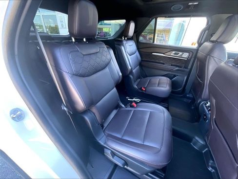 Used 2025 Ford Explorer Platinum w/ LUX Leather Package AWD/4WD image 16