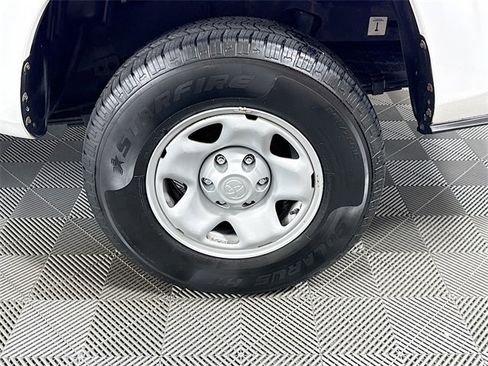 Certified 2018 Toyota Tacoma SR image 4