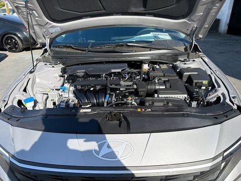 Used 2026 Hyundai Elantra SE FWD image 27