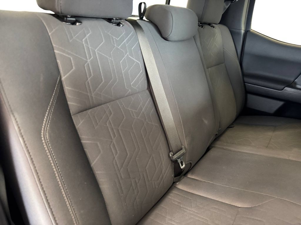 Used 2019 Toyota Tacoma TRD Off-Road w/ Technology Package AWD/4WD image 18
