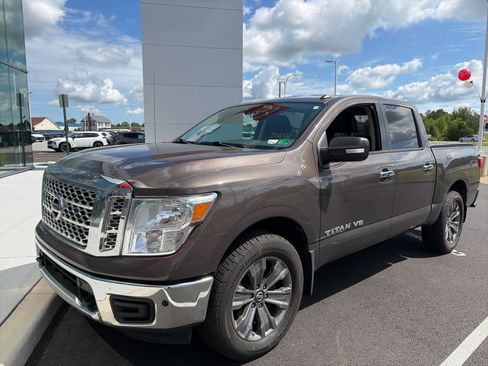 Used 2019 Nissan Titan SV w/ SV Convenience Package AWD/4WD image 1