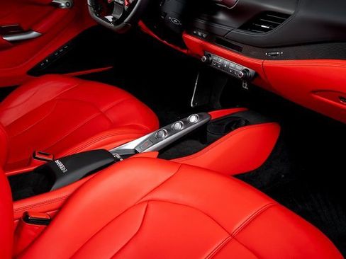 Used 2021 Ferrari F8 Tributo image 51