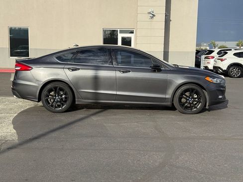 Used 2020 Ford Fusion SE w/ Equipment Group 151A FWD image 2