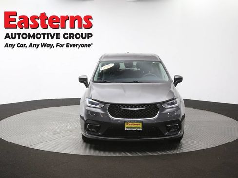 Used 2023 Chrysler Pacifica Touring-L FWD image 53