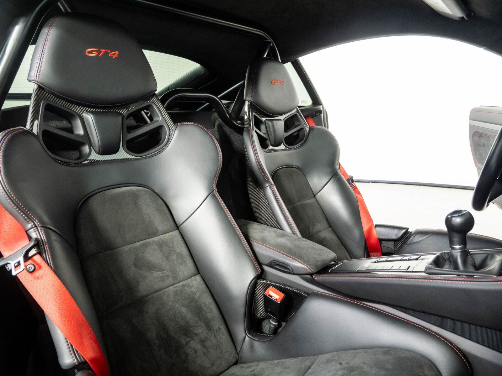 Used 2020 Porsche 718 Cayman GT4 RWD image 18