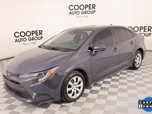 Used 2025 Toyota Corolla LE image 9