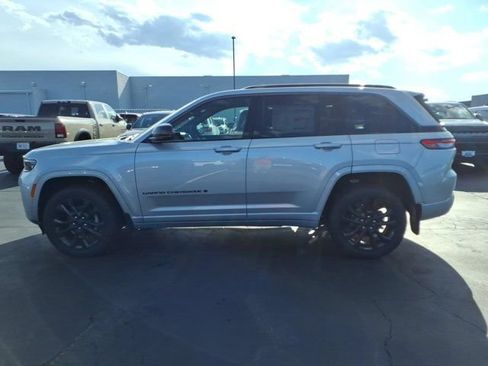 New 2026 Jeep Grand Cherokee Limited AWD/4WD image 3