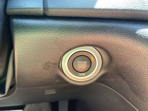 Used 2026 Chrysler Pacifica Select FWD image 29