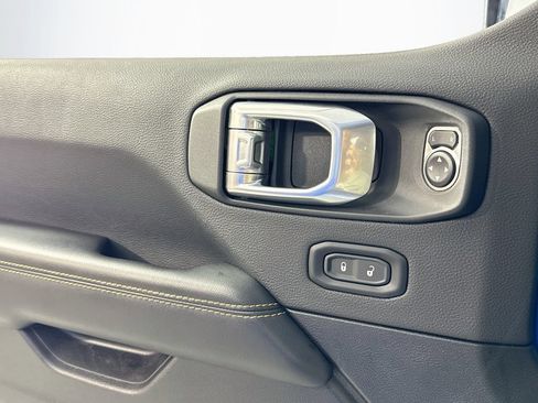 Used 2024 Jeep Wrangler Unlimited Sahara AWD/4WD image 15