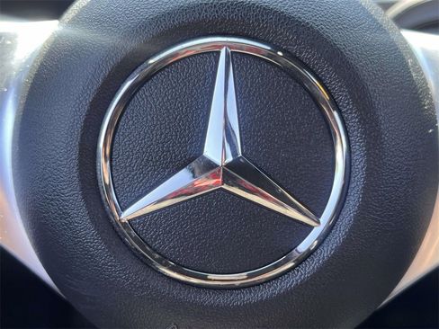 Used 2024 Mercedes-Benz GLB 250 4MATIC image 30