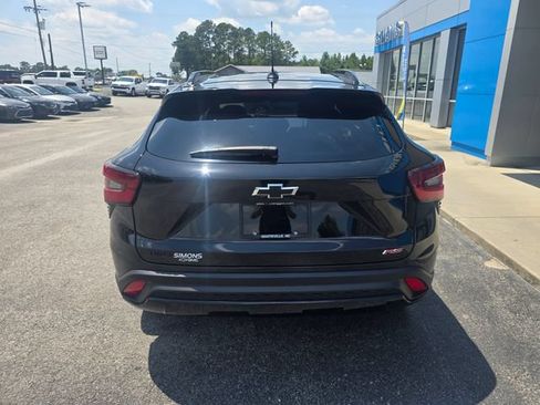 Used 2025 Chevrolet Trax RS w/ Sunroof Package FWD image 4