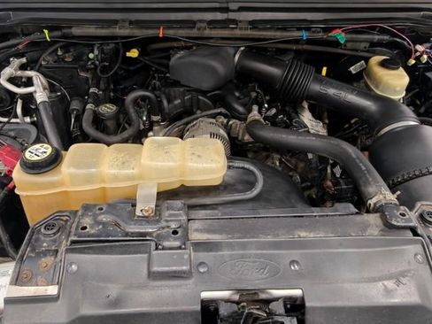 Used 2004 Ford Excursion XLT AWD/4WD image 30