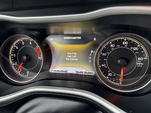 Used 2016 Jeep Cherokee Overland image 12