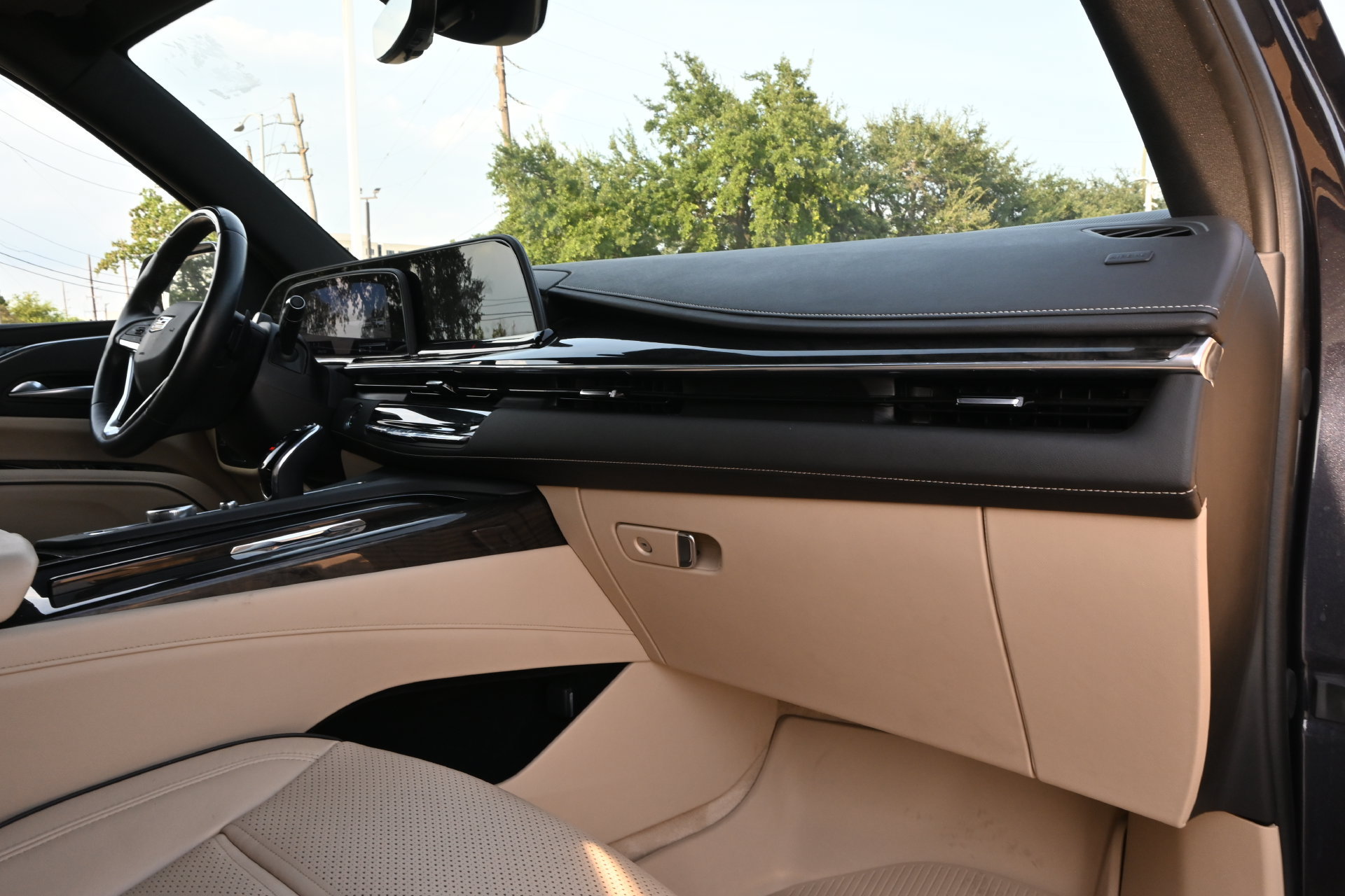 Certified 2023 Cadillac Escalade Premium Luxury w/ Performance Package AWD/4WD image 23