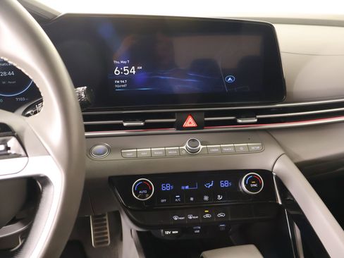 Certified 2025 Hyundai Elantra SEL FWD image 5