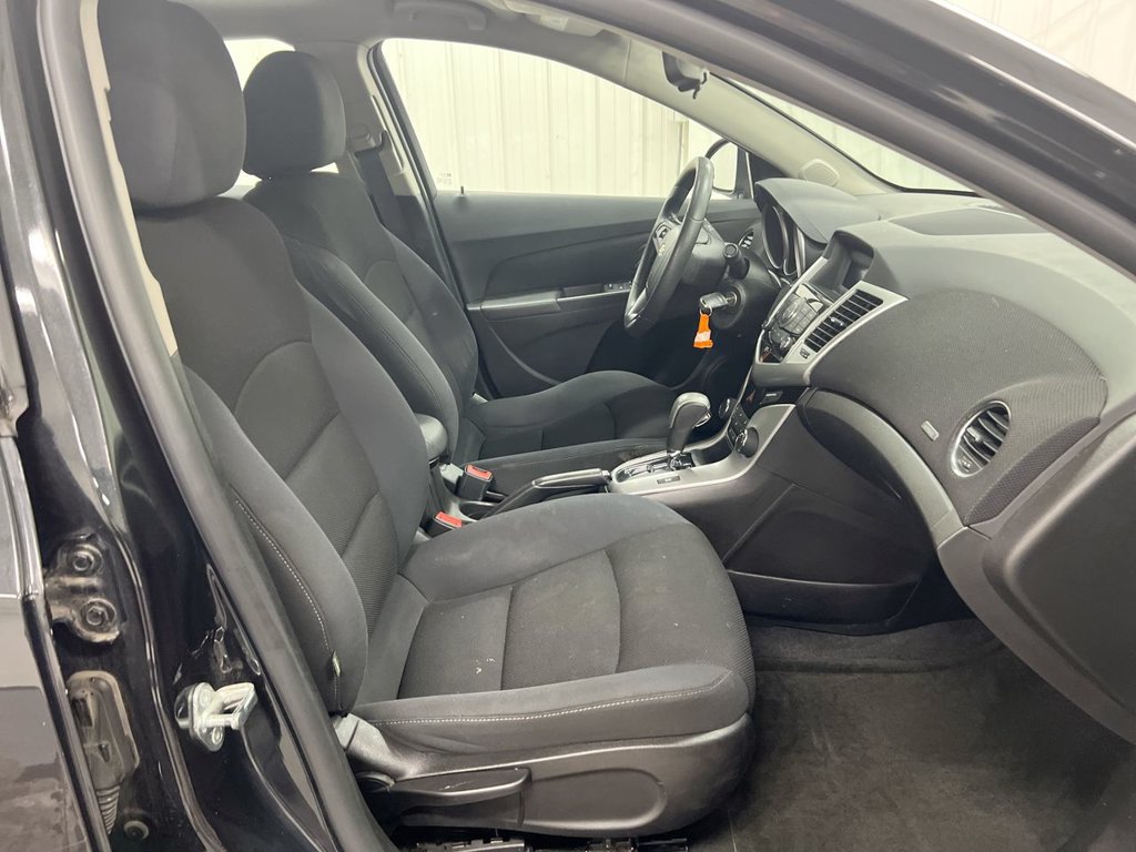 Used 2016 Chevrolet Cruze LT FWD image 20