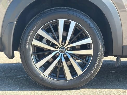 Used 2025 Nissan Pathfinder Platinum AWD/4WD image 3