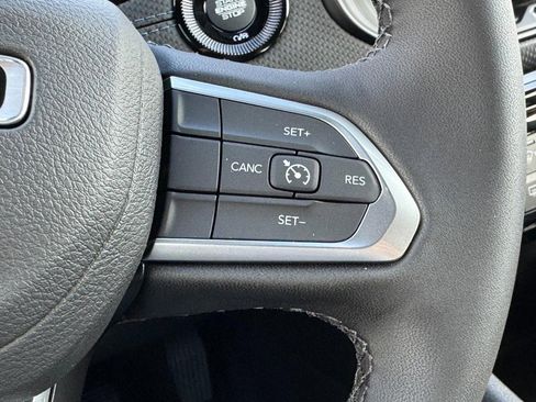 New 2026 Jeep Compass Latitude image 11