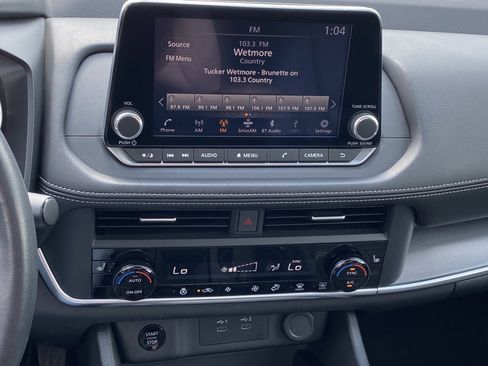 Used 2024 Nissan Rogue SV w/ SV Premium Package image 14