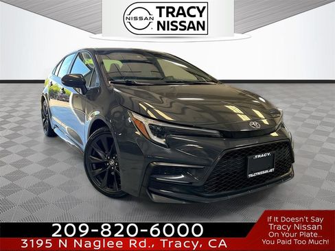 Used 2023 Toyota Corolla SE w/ Carpet Mat Package (TMS) FWD image 1