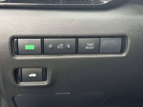 Used 2025 Nissan Sentra SV w/ All-Weather Package FWD image 18