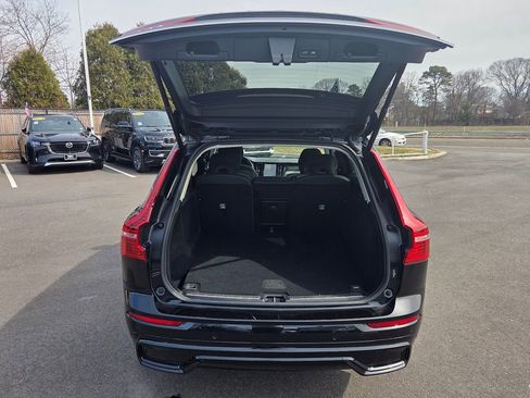 Used 2025 Volvo XC60 B5 Plus image 33
