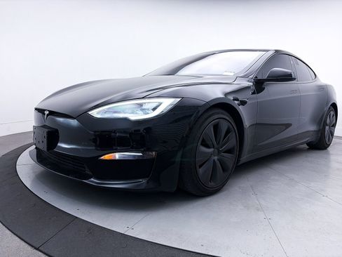 Used 2022 Tesla Model S Plaid image 12