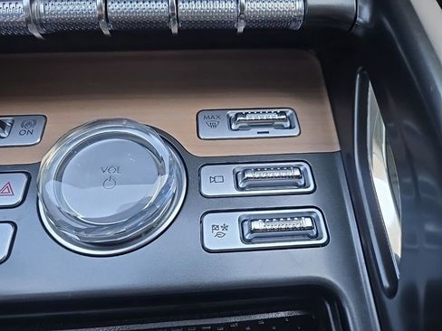 Used 2025 Lincoln Nautilus Reserve image 63