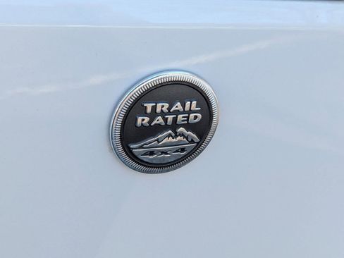 Used 2017 Jeep Wrangler Unlimited Sahara image 29