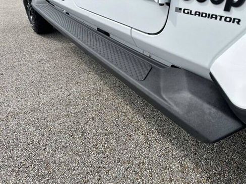 Certified 2025 Jeep Gladiator Sport AWD/4WD image 51