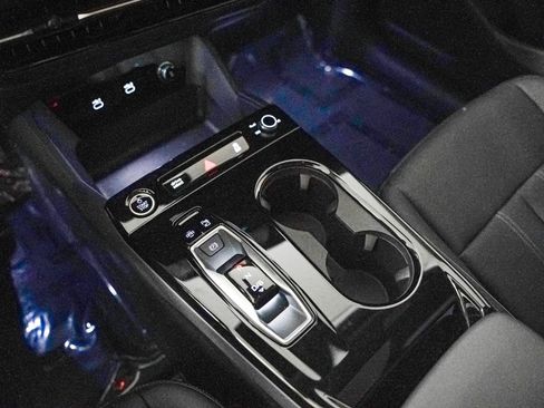 New 2025 Audi Q6 e-tron Premium image 18