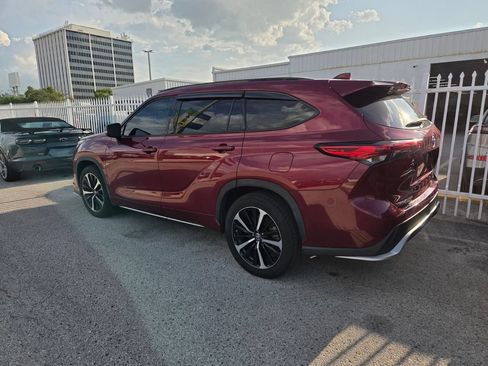 Used 2021 Toyota Highlander XSE FWD image 6