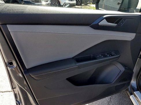 Used 2024 Volkswagen Taos SE image 12