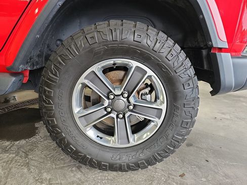 Used 2018 Jeep Wrangler Unlimited Sahara AWD/4WD image 31