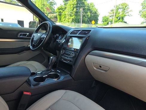 Used 2018 Ford Explorer XLT w/ Equipment Group 202A FWD image 23