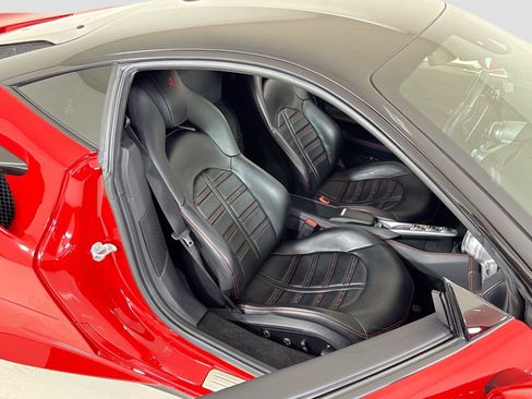 Used 2021 Ferrari F8 Tributo RWD image 28