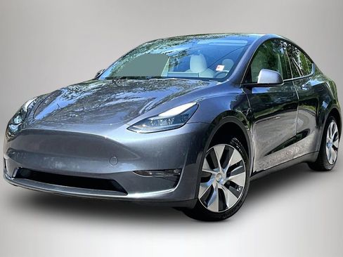 Used 2023 Tesla Model Y Long Range AWD/4WD image 1
