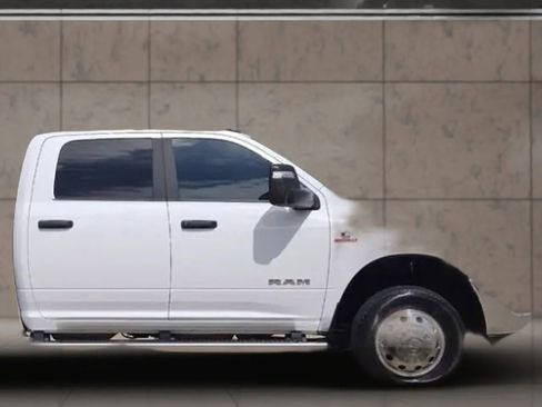 Used 2025 RAM 3500 Big Horn AWD/4WD image 32