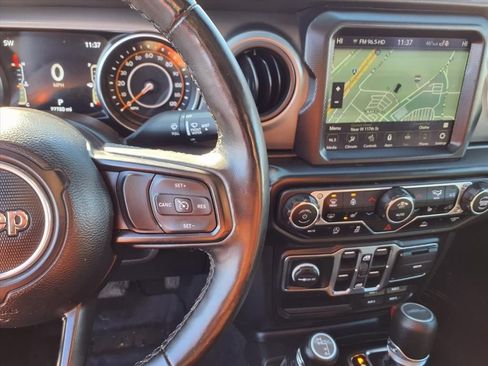 Used 2022 Jeep Gladiator Willys image 13