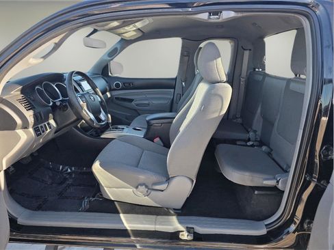 Used 2013 Toyota Tacoma 4x4 Access Cab V6 w/ SR5 Pkg image 3
