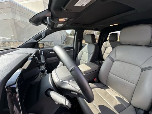 Used 2025 Chevrolet Colorado ZR2 w/ Technology Package image 16