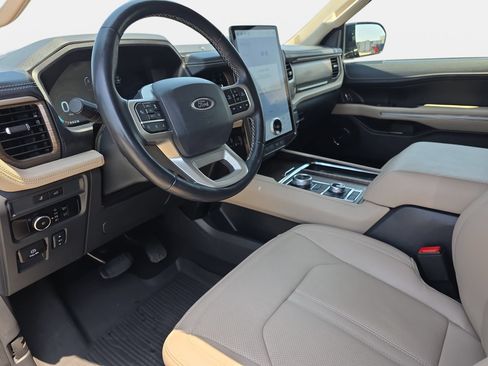 Used 2024 Ford Expedition Limited AWD/4WD image 16